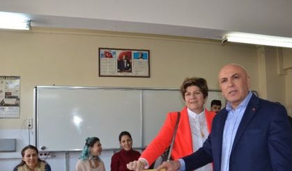 Millet İttifakı Balıkesir Büyükşehir Başkan adayı Ok oyunu kullandı