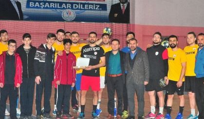 Öğrencilerden Yozgat Bozokspor’a tatlı ikramı