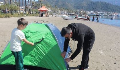 Önce sandığa sonra sahile koştular