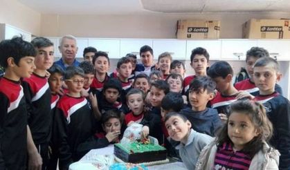 Pazaryeri Belediyesi Futbol Okulu’nda sürpriz doğum günü
