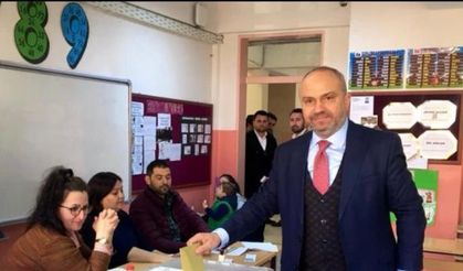 Siyasi partilerin il başkanları da oylarını kullandı