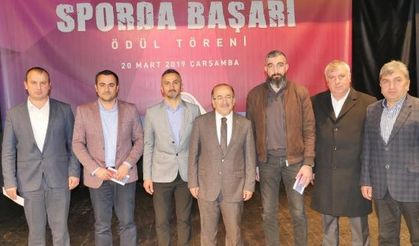 Trabzon’da başarılı sporcu ve spor kulüplerine 234 bin TL ödül verildi