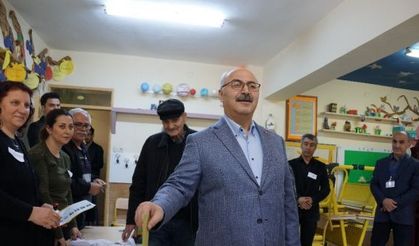 Vali Köşger, oyunu kullandı