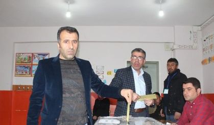 Vanlı seçmenler oy kullanmaya başladı