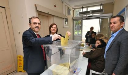 Zihni Şahin eşi ile birlikte oyunu kullandı