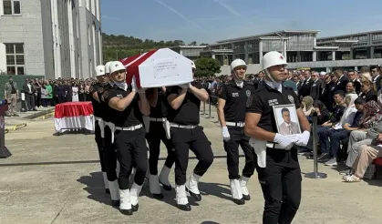 Duruşma sırasında hayatını kaybeden Savcı Ayhan Uyumaz son yolculuğuna uğurlandı