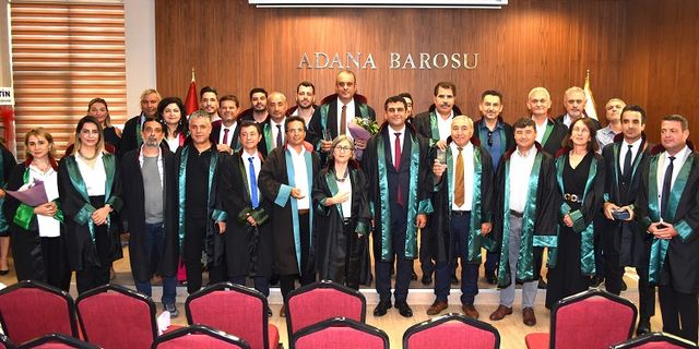 ADANA BAROSU'NDA MESLEKTE 25. YILINI TAMAMLAYAN AVUKATLARA PLAKET