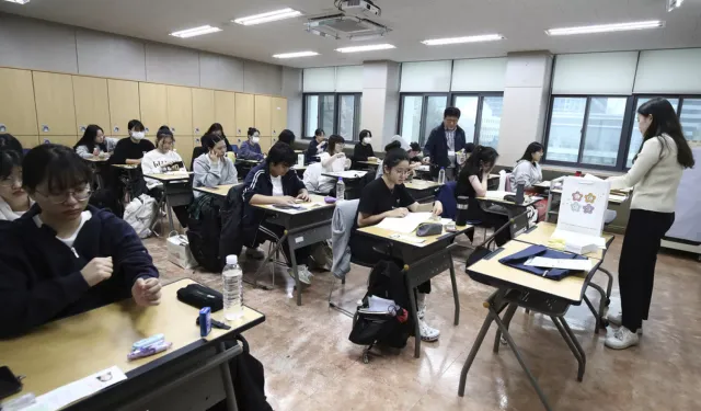 Güney Kore'de öğrenciler sınavın 90 saniye önce bitirilmesine karşı hükümete dava açtı