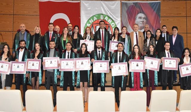 Adana Barosu’nda 14 stajyer avukata ruhsatları törenle takdim edildi