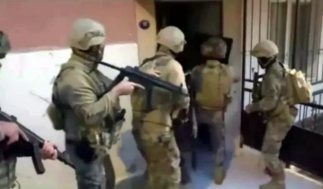 İzmir merkezli 9 ilde FETÖ'ye operasyon: 10 kişi gözaltına alındı