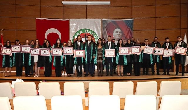 Adana Barosu'ndan staj dönemlerini başarıyla tamamlayan 31 avukat törenle avukatlığa adım attı