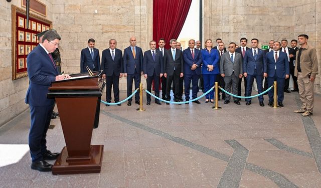 Bakan Tunç, yeni HSK üyeleriyle Anıtkabir'i ziyaret etti
