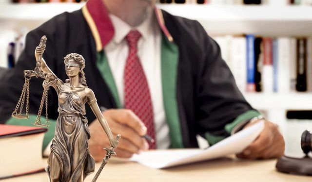 Avukatlık Reklam Yasağı: Mesleği Koruyan Kalkan mı, Gelişimi Engelleyen Pranga mı?