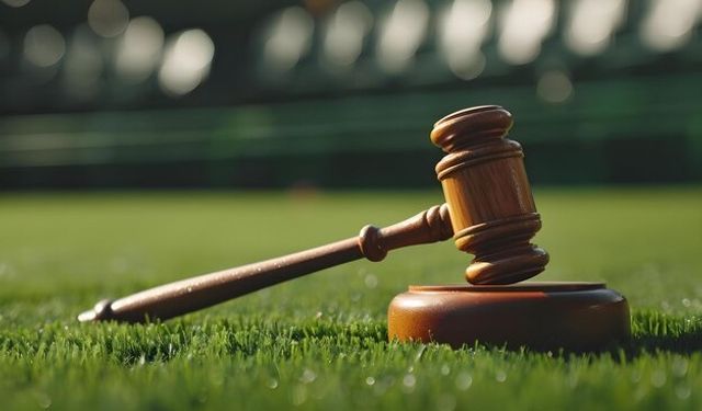 FUTBOLCU VE HAKEMLERİN BAHİS VE YASA DIŞI BAHİS OYNAMASI EYLEMLERİNİN DİSİPLİN VE CEZA HUKUKU BAKIMINDAN SONUÇLARI