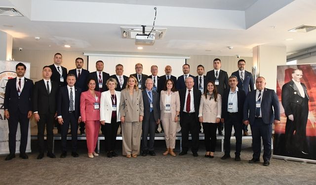 Ege ve Marmara Bölge Baro Başkanları Toplantısı, TBB Yönetiminin katılımıyla İzmir’de yapıldı