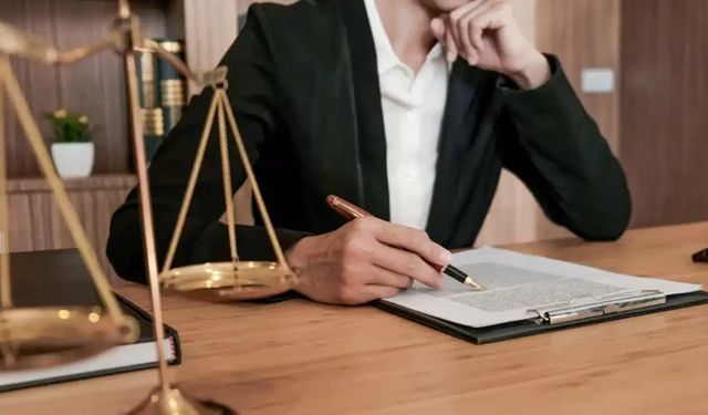 VERGİ HUKUKUNDA ŞEKİLCİLİK SORUNU: e-FATURA YERİNE e-ARŞİV FATURA DÜZENLENMESİ VE ÖZEL USULSÜZLÜK CEZALARI ÜZERİNE BİR DEĞERLENDİRME