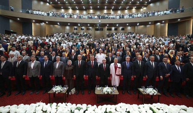 AYM Başkanı Özkaya Mersin Üniversitesinde öğrencilerle bir araya geldi