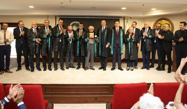 TBB Başkanı Sağkan'dan meslekte 40, 50 ve 60 yılını dolduran avukatlara plaket