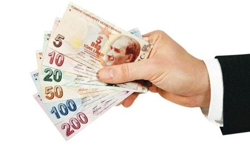 Bulundukları yerden farklı bir ilde üniversite okuyacak olanları ise ‘barınma problemi’ bekliyor. “Yurt mu, ev mi, apart mı?” sorularıyla uğraşan çiçeği burnunda üniversiteliler için rehber niteliğinde bir liste hazırladık.

İşte burs ve barınma alternatifleri.