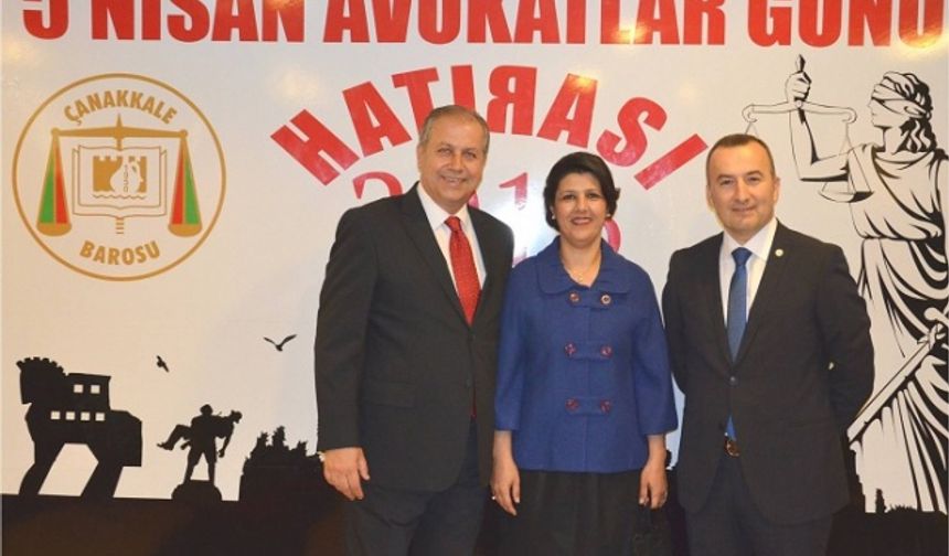 Yemekte avukatlık mesleğinde 50 yılını doldurmuş, Av. Orhan Usal, 40 yılını doldurmuş Av. Hasan Erhan Tez, 25 yılını doldurmuş Av. Güzide Suna Boz, Av. Kamran Duygun Şatıroğlu, Av. Salim Korkmaz, Av. Mustafa Zümrüt ve Av. Soner Aydın&#039;a plaket takdim edildi.