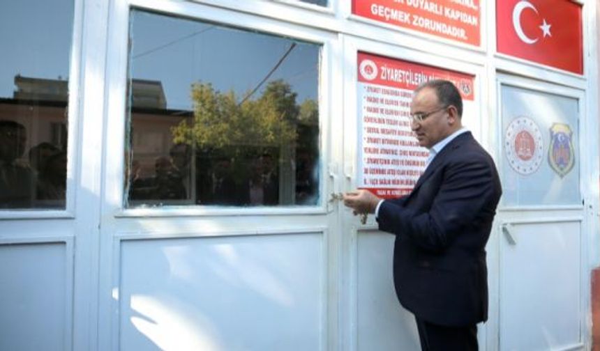 Adalet Bakanı Bozdağ, Diyarbakır Cezaevinin kapısına kilit vurdu!