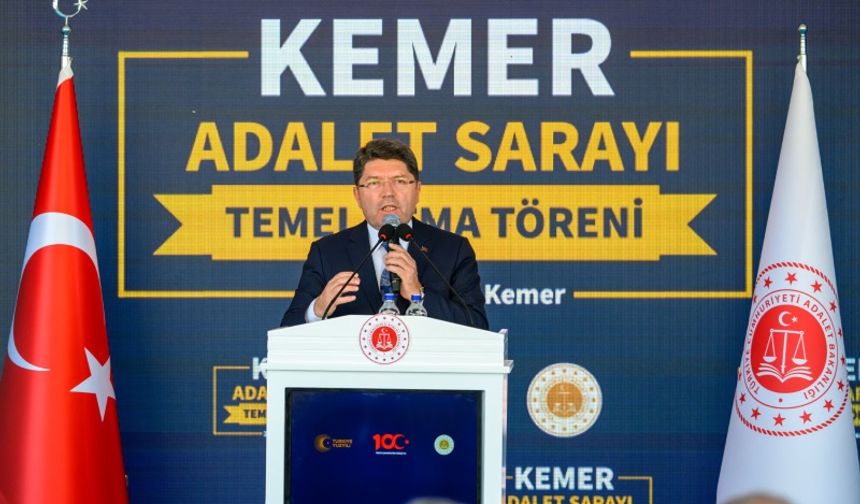 BAKAN TUNÇ: MİLLETİMİZİN HUZURUNU BOZMAYA ÇALIŞAN SUÇ ŞEBEKELERİYLE TAVİZSİZ MÜCADELEMİZİ KARARLI BİR ŞEKİLDE SÜRDÜRECEĞİZ