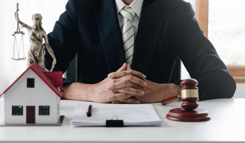 KONUT VE ÇATILI İŞYERİ KİRALARINDA KİRACININ 10 YILLIK UZAMA SÜRESİ SONUNDA SEBEP GÖSTERMEKSİZİN TAHLİYESİ