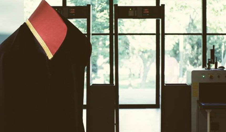 Adliye girişinde avukatlara yönelik arama uygulamalarına dava