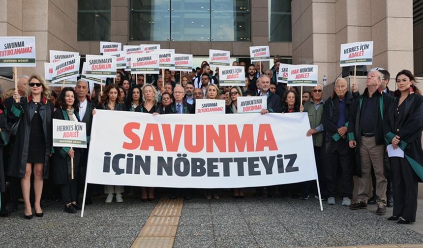 Barodan 'Savunma Nöbeti': 'Avukatların müvekkilleri ile özdeş kılınmasına karşı çıkıyoruz'