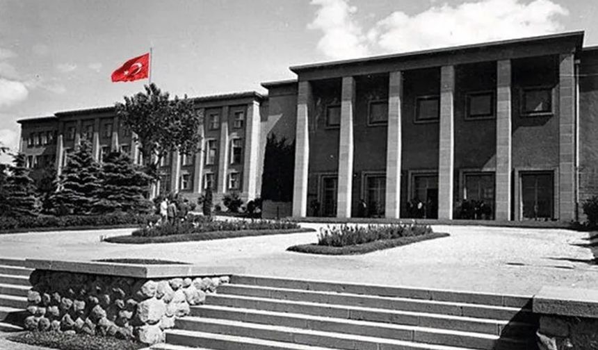 CUMHURİYET'İN MÜEYYİDESİ ANKARA HUKUK FAKÜLTESİ'NİN 100.YILI