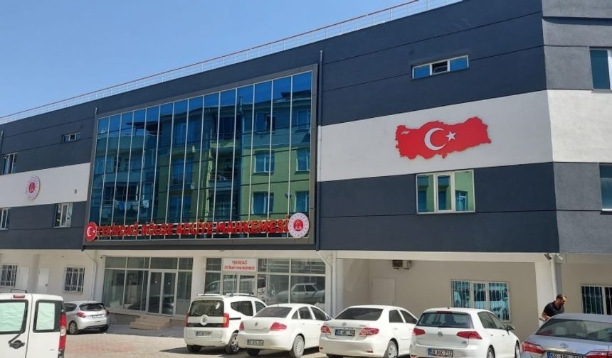 ARABULUCULUK TUTANAĞININ UYAP ÜZERİNDEN ERİŞİLEBİLİR OLMASI NEDENİYLE BELGENİN FOTOKOPİSİNİN SUNULMASI İLE YETİNİLMESİ, TUTANAK ASLI VEYA ARABULUCU TARAFINDAN ONAYLANMIŞ BİR SURETİNİN SUNULMAMASI DAVANIN USULDEN REDDİNE YOL AÇAR