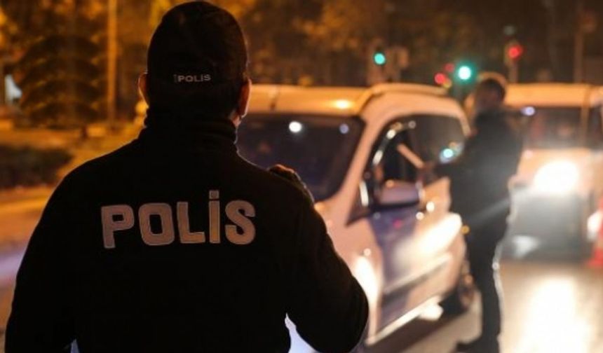 POLİSİN DUR İHTARINDA MUHATABIN YÜKÜMLÜLÜKLERİ - ELLER DİREKSİYON ÜZERİNDE VE GÖRÜNÜR OLMALI MI?