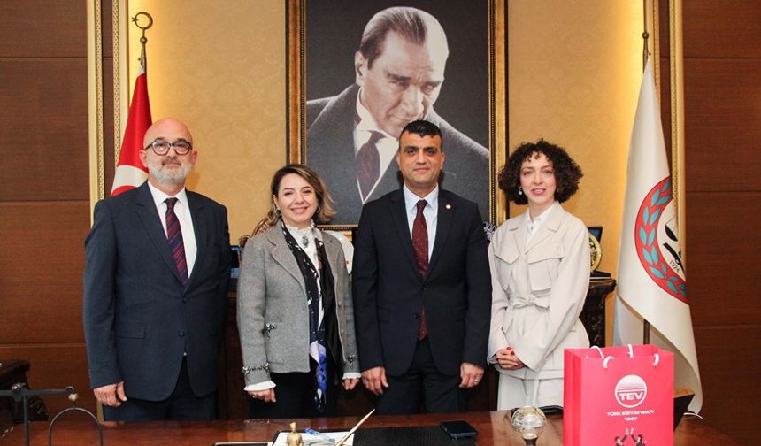 MERSİN BAROSU’NDAN ÇİÇEK YERİNE EĞİTİME BAĞIŞ