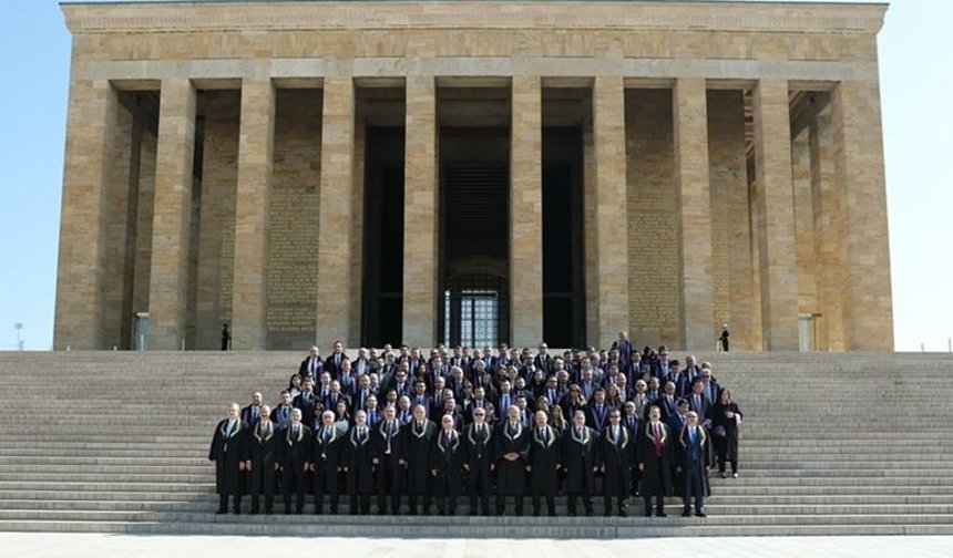 Anayasa Mahkemesi Heyeti Anıtkabir’i Ziyaret Etti