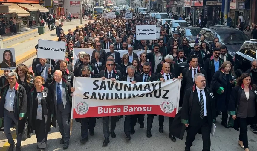 AVUKATLAR BURSA’DA TEK SES: “SAVUNMAYA SIKILAN KURŞUN ADALETE YÖNELMİŞTİR”