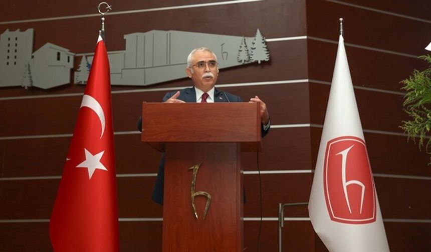 AYM Başkanı Özkaya'dan genç hukukçulara: Kolay olanı değil, doğru olanı tercih edin