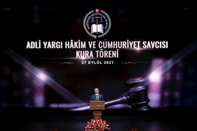 Adalet Bakanı Gül: &#039;Yegane ideolojiniz adalet olsun. Adliyelerinizin kapısı adaletin kapısı olsun&#039;