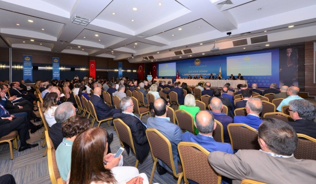 Türkiye Barolar Birliği (TBB) Yönetim Kurulu tarafından “birlikte yönetim” anlayışı çerçevesinde, Baro Başkanları ve Delegelerin katılımıyla altı ayda bir yapılması sözü verilen değerlendirme toplantısının ilki, TBB’nin ev sahipliğinde gerçekleştirildi.