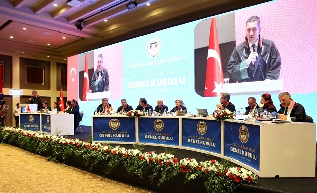 Ağırlıklı olarak mali konuların ele alındığı Türkiye Barolar Birliği (TBB) 37. Olağan Genel Kurulu, 17-18 Aralık 2022 tarihlerinde, Çanakkale’de yapıldı.