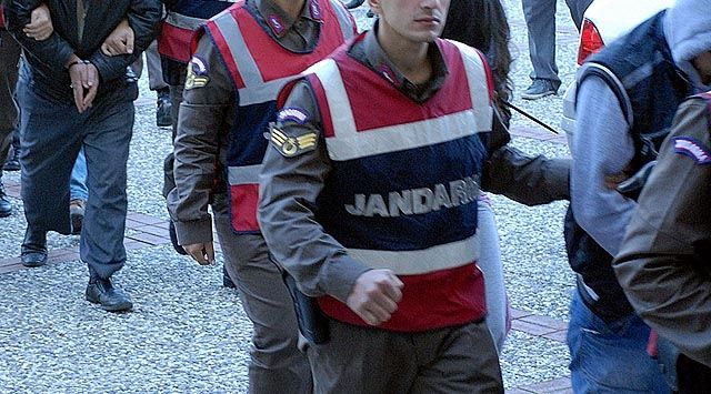 Adliyede bağlantıları olduğunu söyleyip tahliye veya beraat vaadiyle ...
