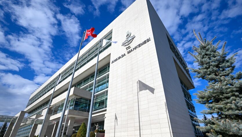 Ad değişikliği kararının ilan edilmesine ilişkin TMK düzenlemesi iptal edildi