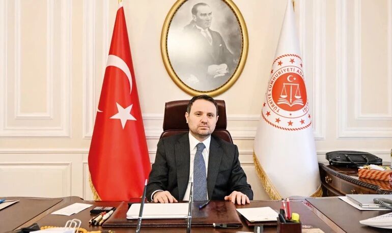 Bakan Gürlek: "Avukatların savunma hakkı kaldırılmıyor, hakkın kötüye kullanılması önlenecek"