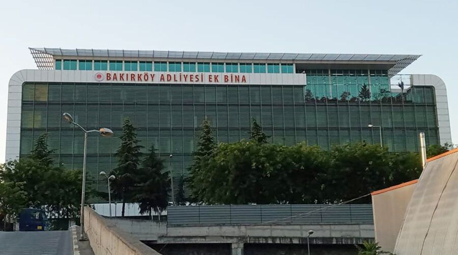Adliyeye kalem görünümlü silahla girmek isterken yakalandı